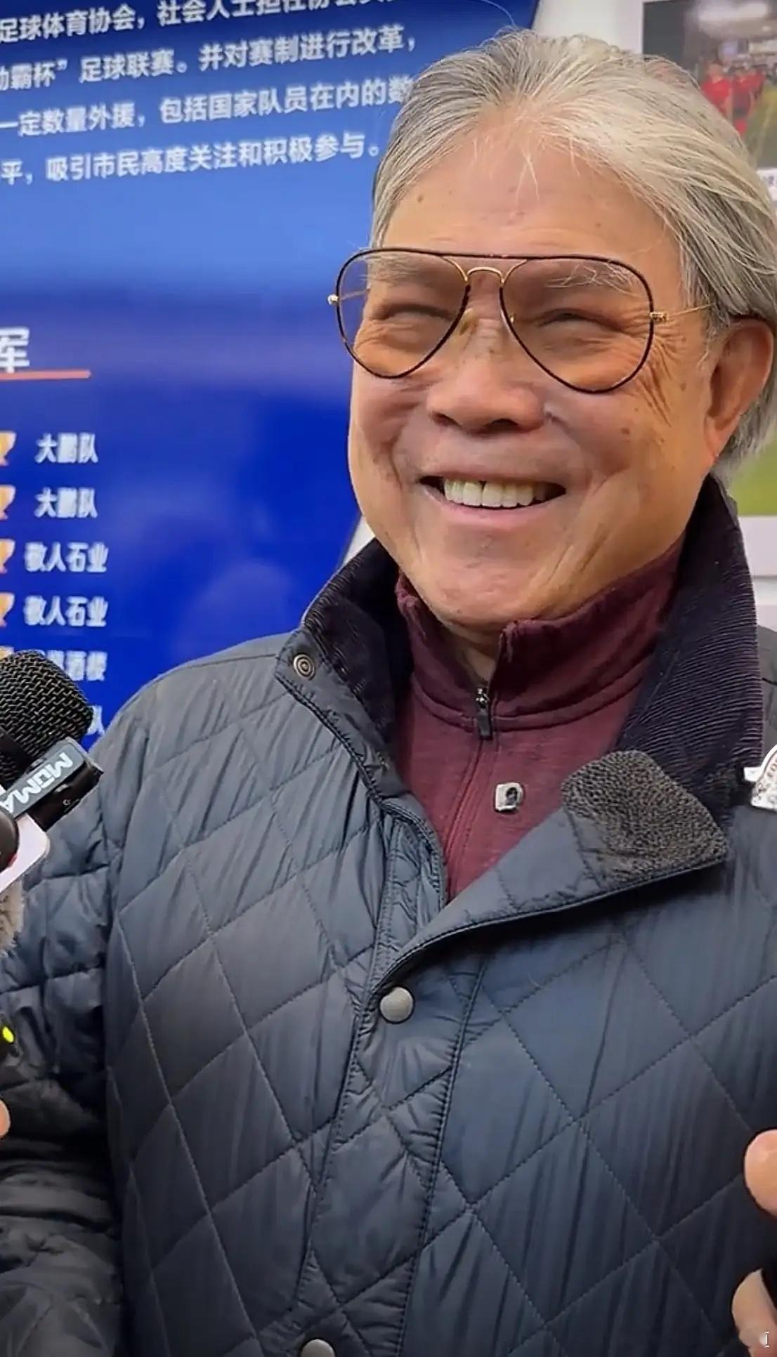 霍震霆输了，但这脸上的笑意咋都压不住。上亿的合同放在手里他都不一定笑，唯独这件事