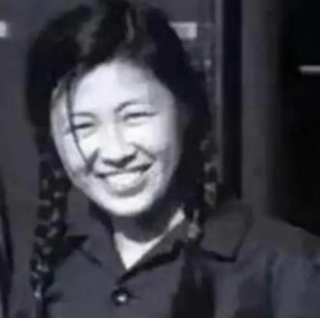 1977年，谢静宜被开除党籍，1983年被免于起诉，职务与待遇全无，1989年恢