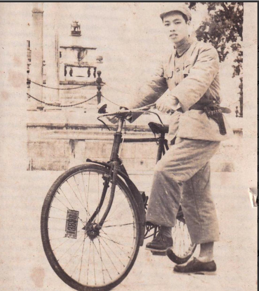 1957年，重庆集中营大杀手漆玉麟，解放后不知所终，但却因在稻谷场，炫耀骑车技术