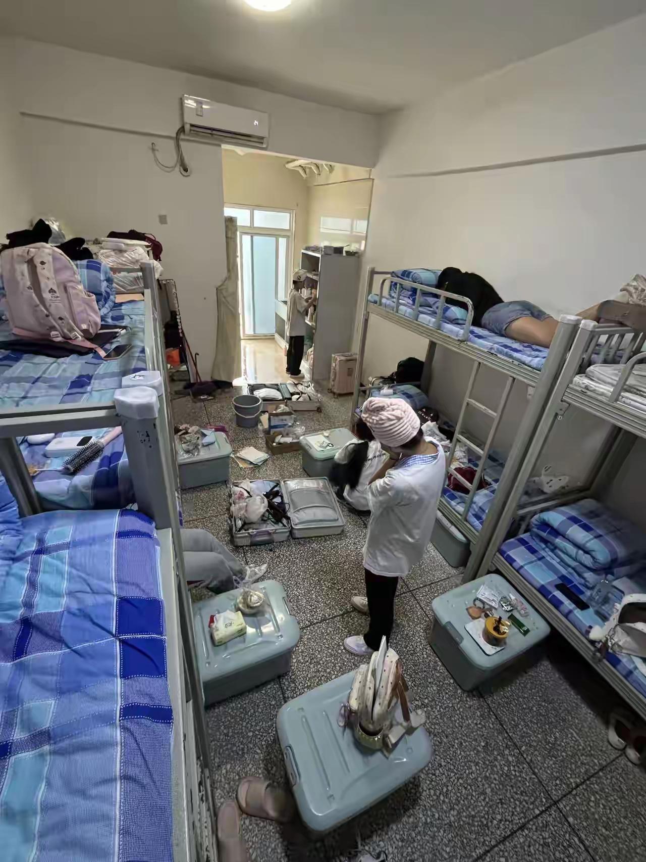 和这么多人住在一起真的会开心吗？