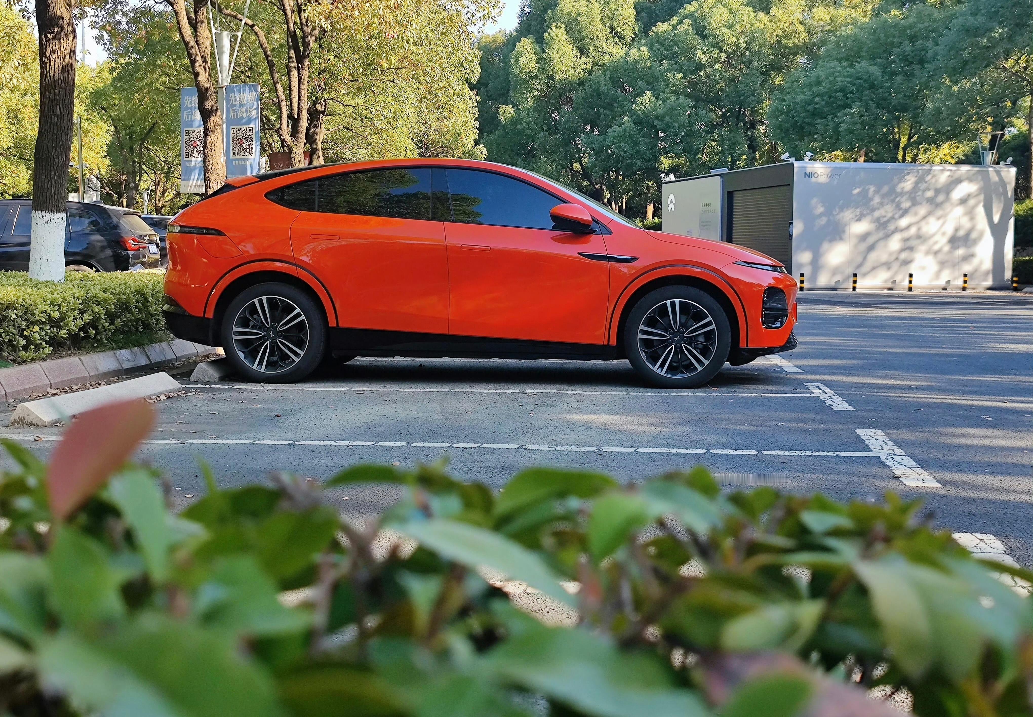 前两天，小鹏G6获得了第一电动的三项大奖，也是今年的智驾大赛中最高荣誉，记得三年