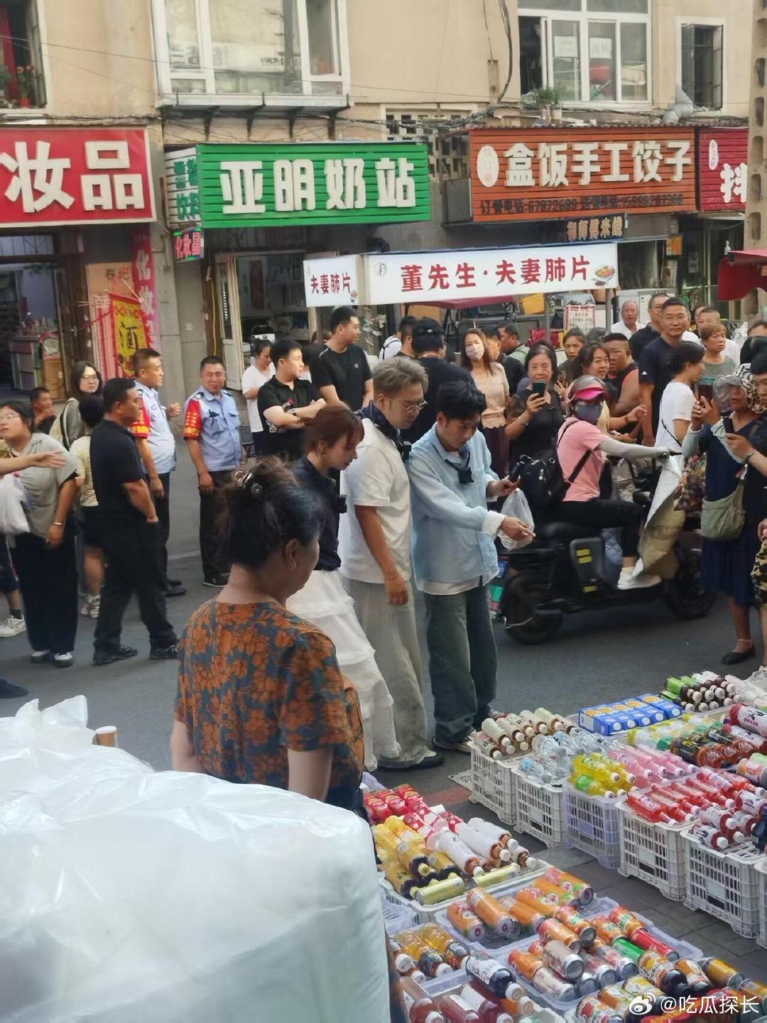 李维嘉杜海涛吴昕录节目网友偶遇李维嘉杜海涛吴昕录节目，啊啊啊感觉在做梦。李维嘉杜