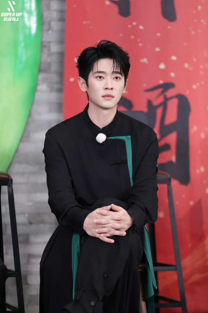 丞磊好会爱人的眼神 墨修尧从冷面阎王变成盯妻狂魔！阿璃睡觉他要守着看，给足安全感