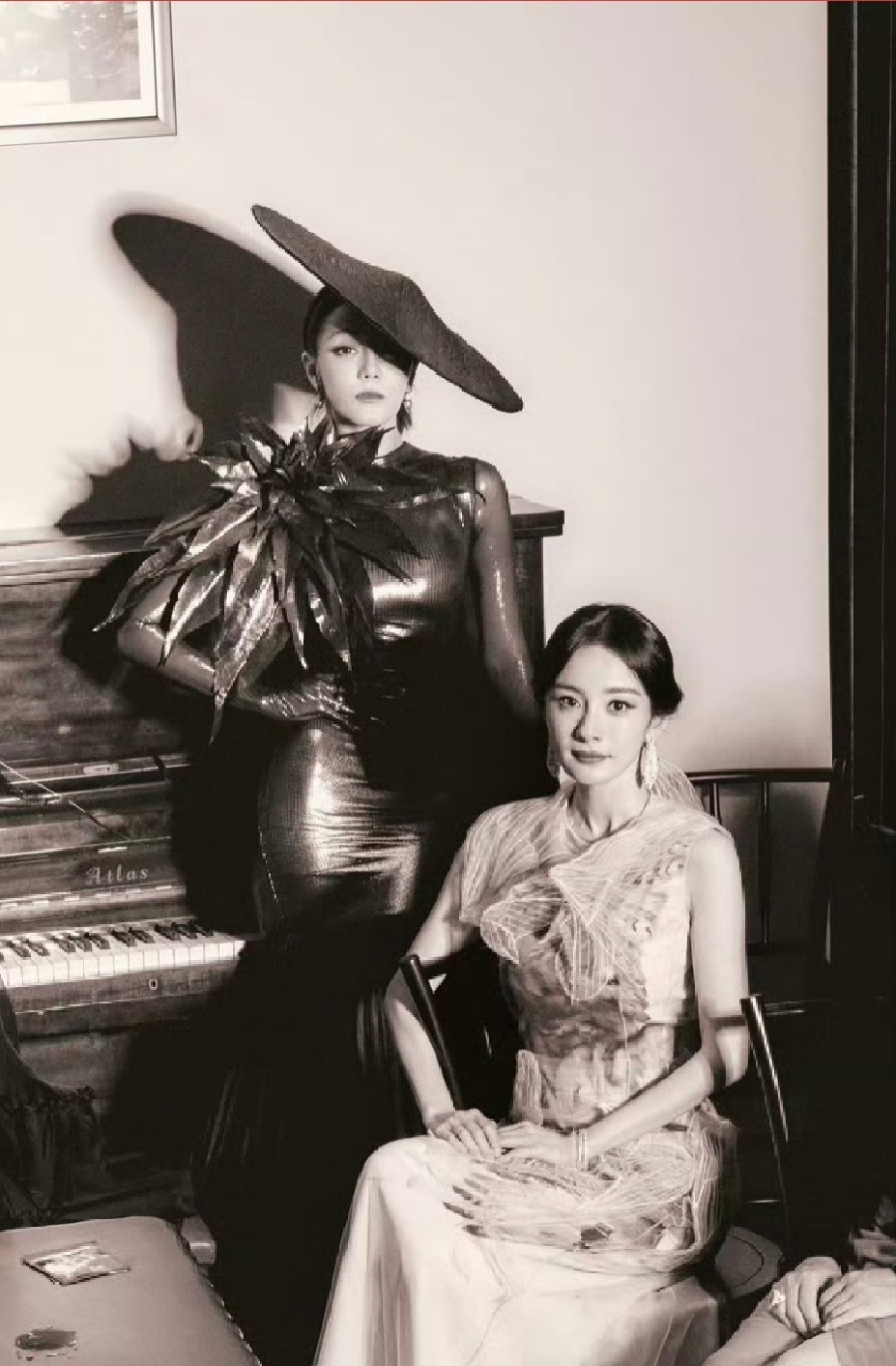 内娱有自己的豪门姐妹内🐟豪门姐妹，每对都好权威！杨幂×迪丽热巴 刘诗诗×李庚希