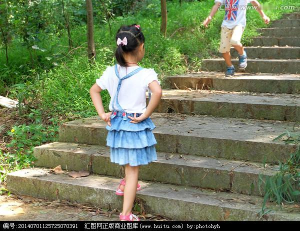 刚把我女儿圆圆吼哭了，现在她睡着了，我这会后悔死了……

今晚辅导数学，一道“元