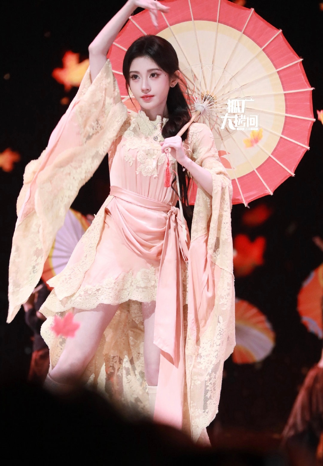 鞠婧祎｜王者荣耀共创之夜《一舞翩翩》舞台媒体生图，神女下凡，对我的眼睛太友好了[