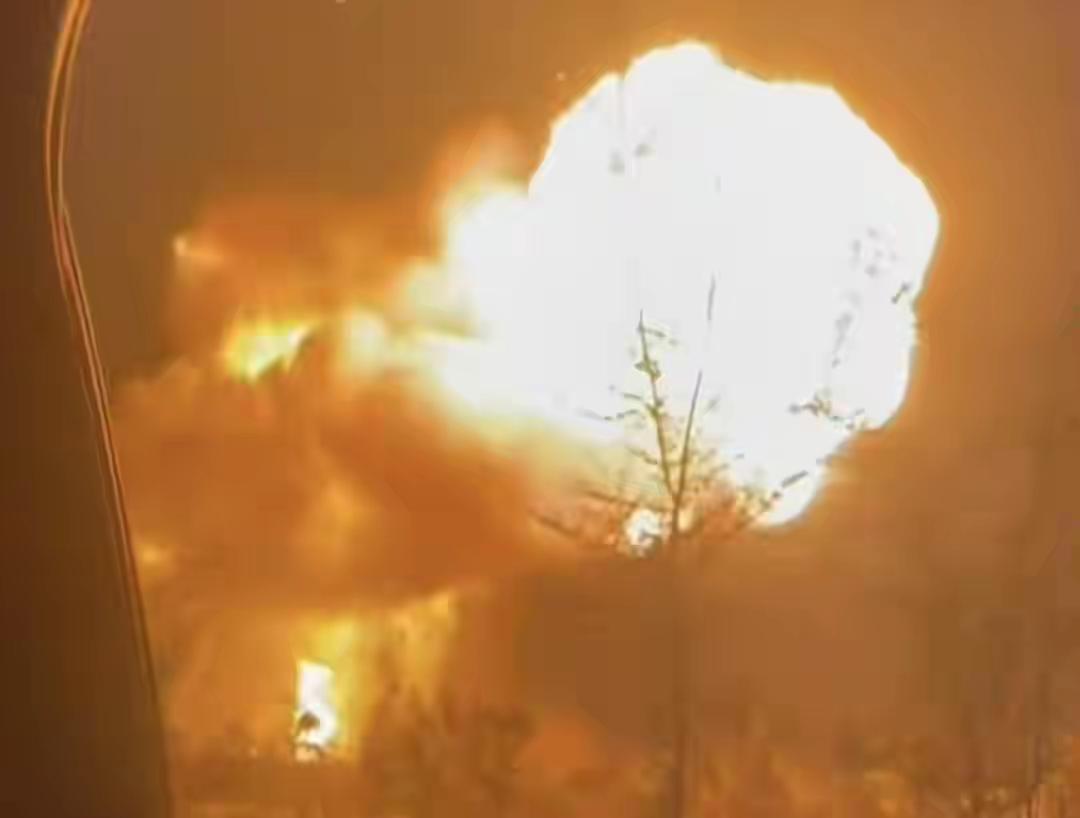 吓出冷汗！济南莱芜突发厂房爆炸，1公里外玻璃震碎，现场情况紧急？
 4月5日傍晚