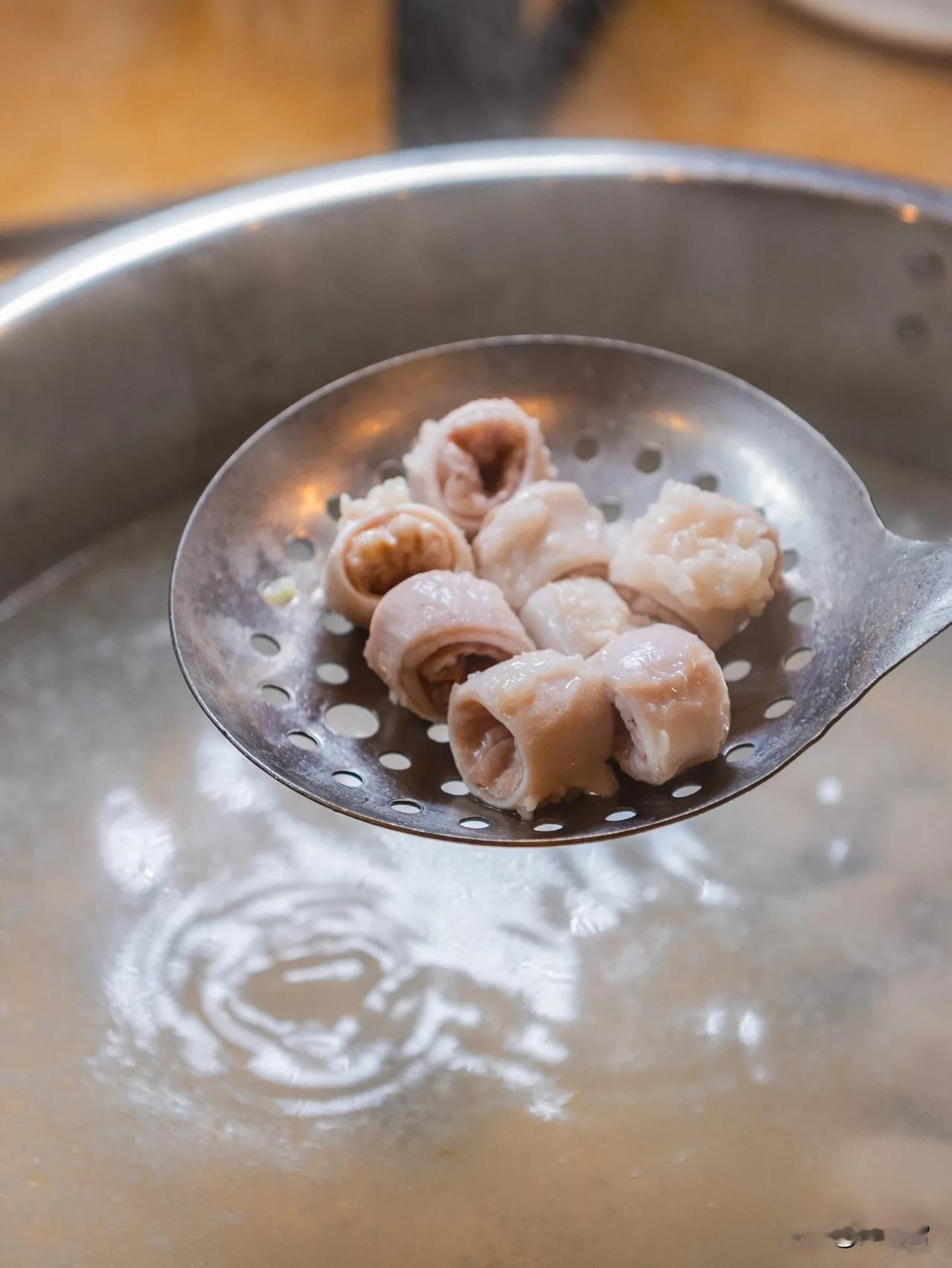 在美食如云的顺德，如果只让我推荐一家代表“原汁原味”最高境界的店，那一定是 松记