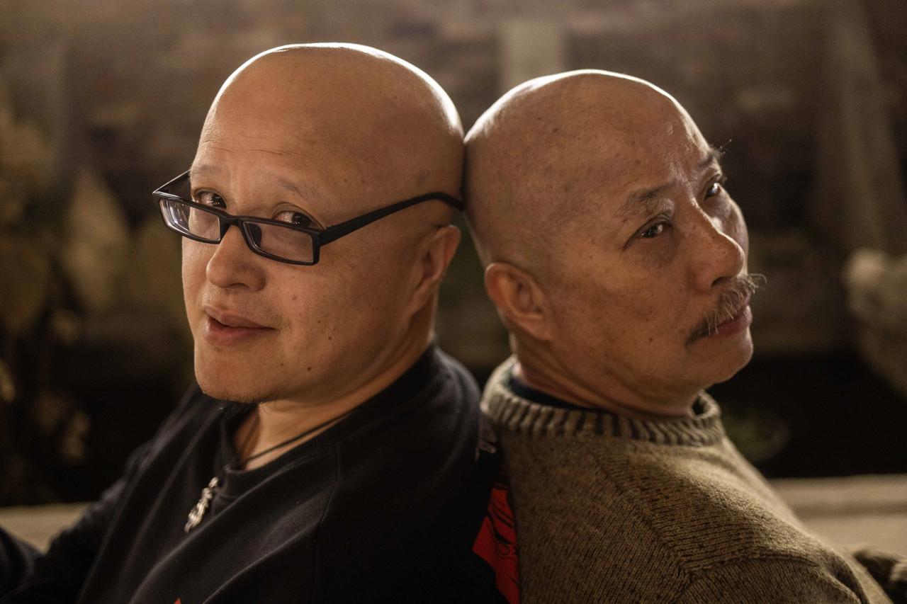 剩蛋快乐！在双流的冬天苦中作乐。#街拍中国# 片中演员为罗大卫和杨延康。