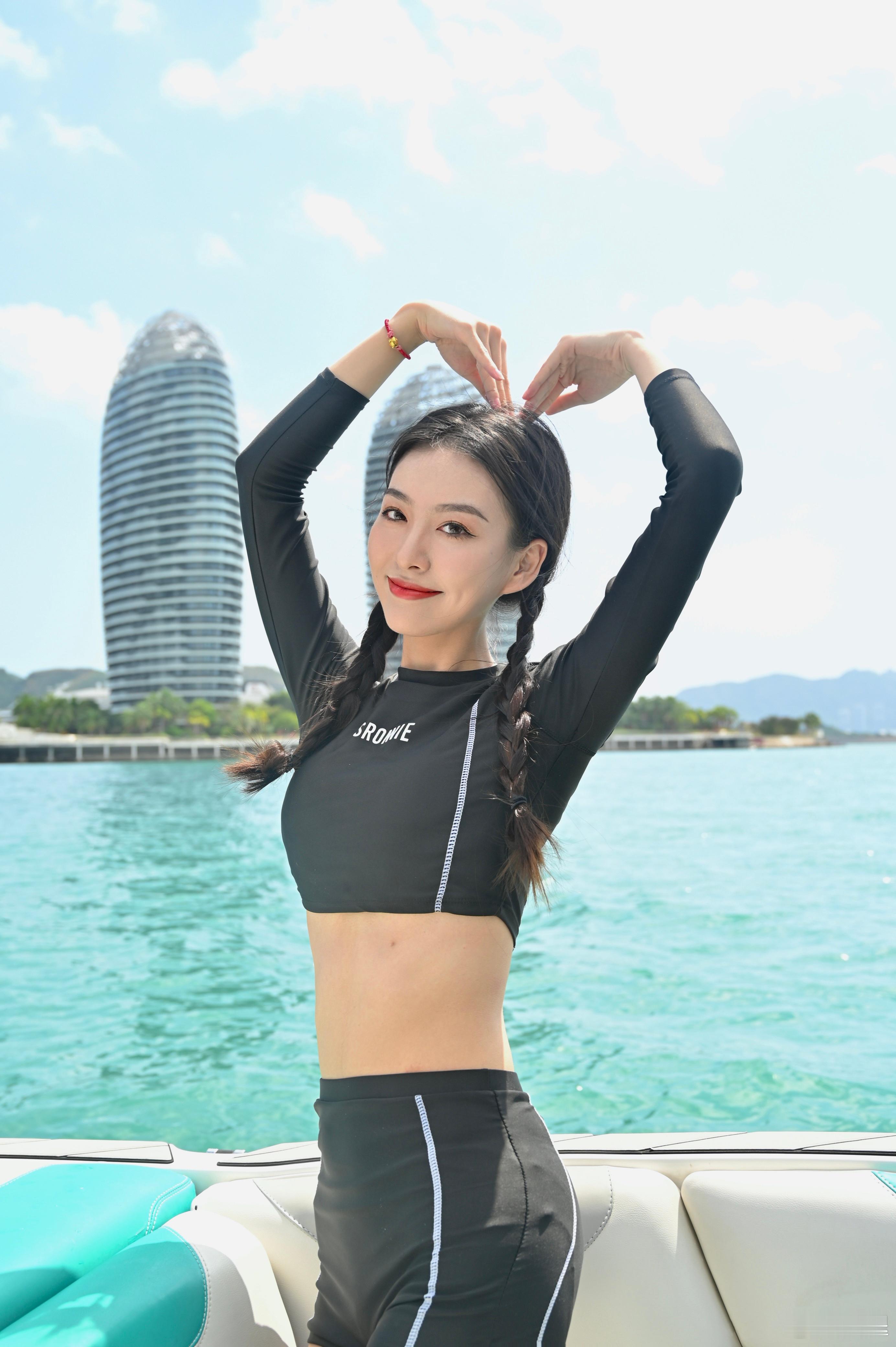 刘璇 🐬 央视2023主持人大赛全国30强，颜值身材实力俱佳 ​​​