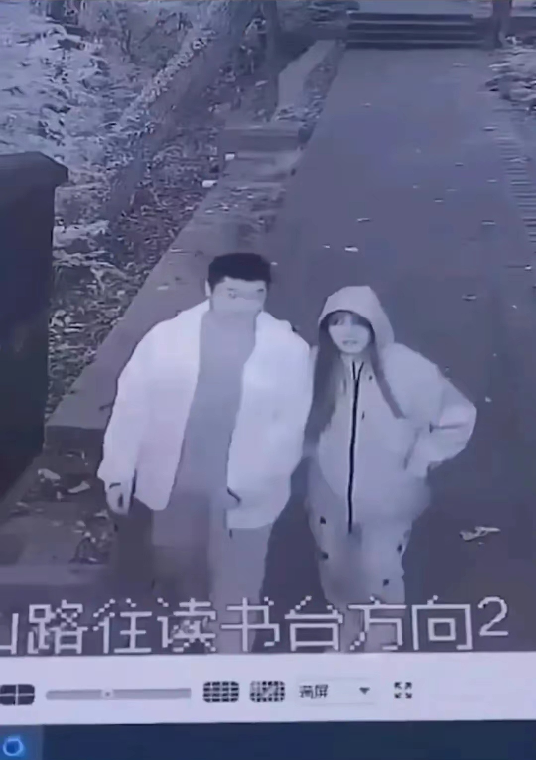 最近咋了？一会会议室，一会野外。都这么开放了吗？还是在模仿？江苏常熟森林这段视频