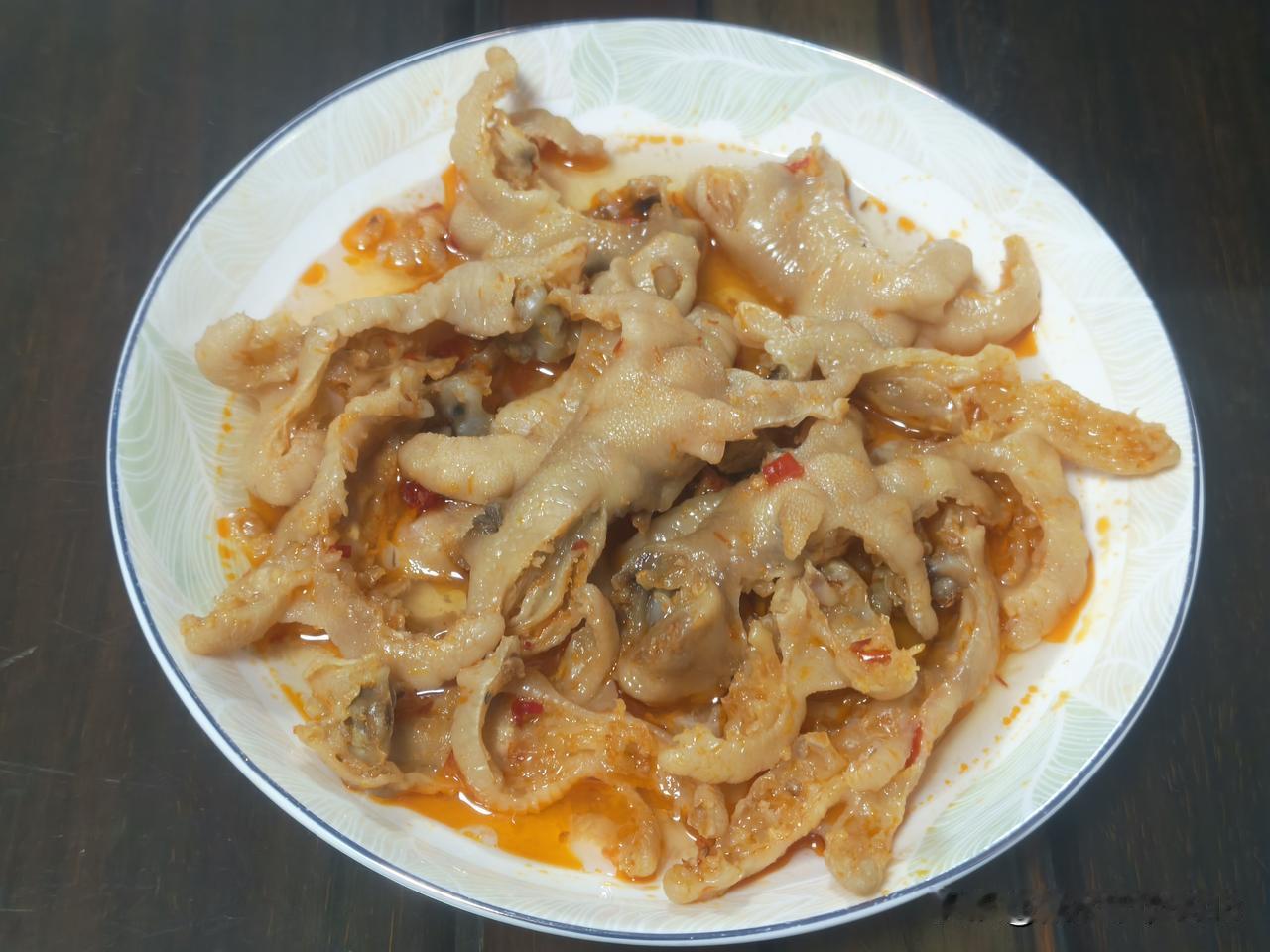 今日晚餐分享

今天三个人的晚餐：宁檬脱骨鸡爪、苦瓜炒肉片、蒜泥马齿苋、秋葵炒鸡