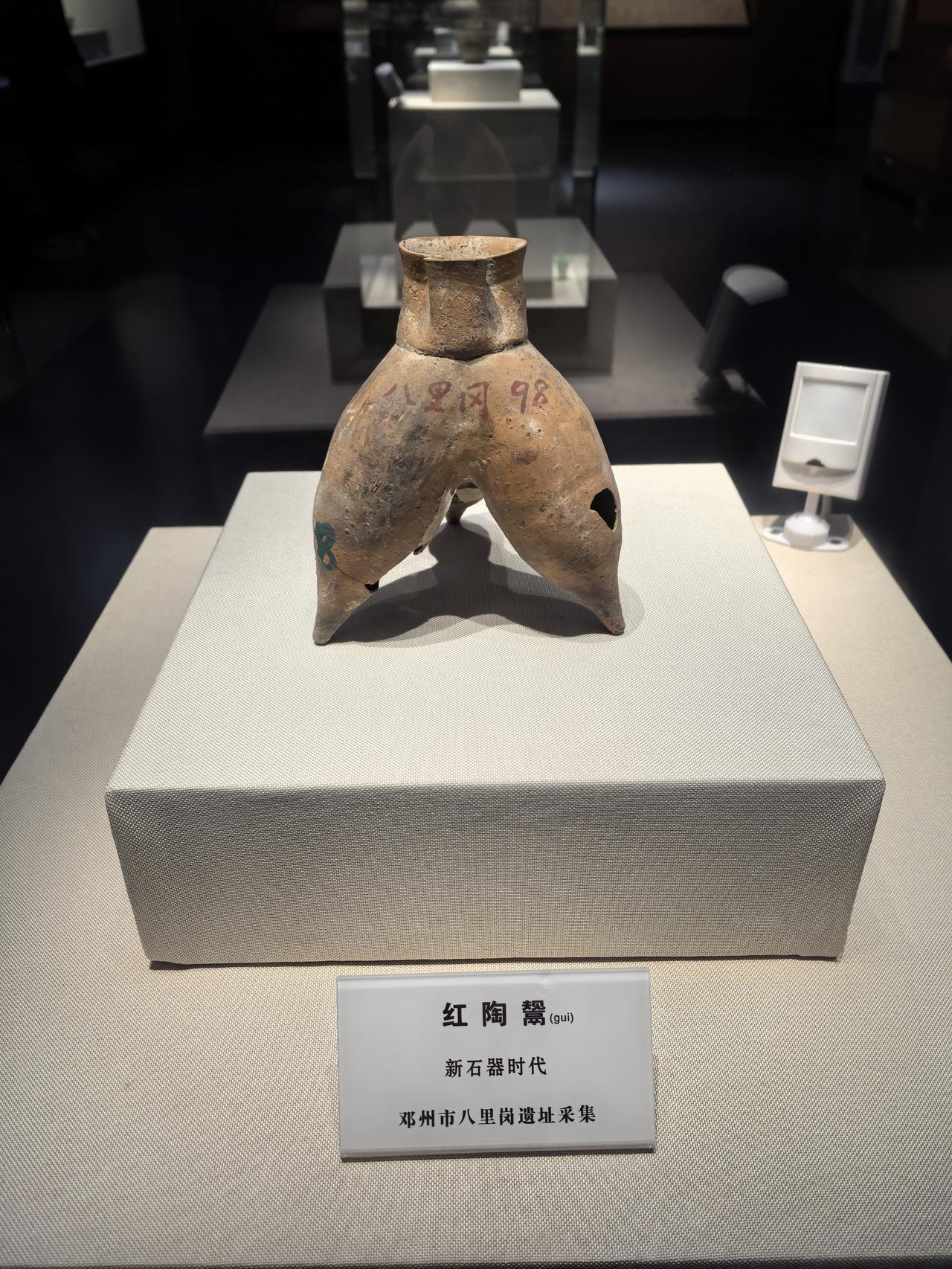 新石器时代的陶器。