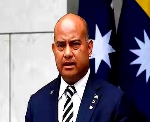 这事儿有点意思，一个国家的总统，带着老婆孩子飞了几千公里到广州，不去谈什么国家大