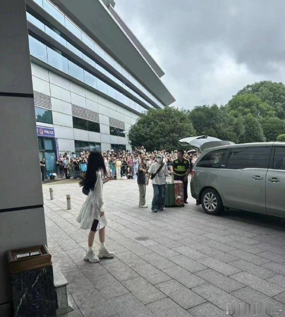 长头发真的有点显矮说实话 ​​​