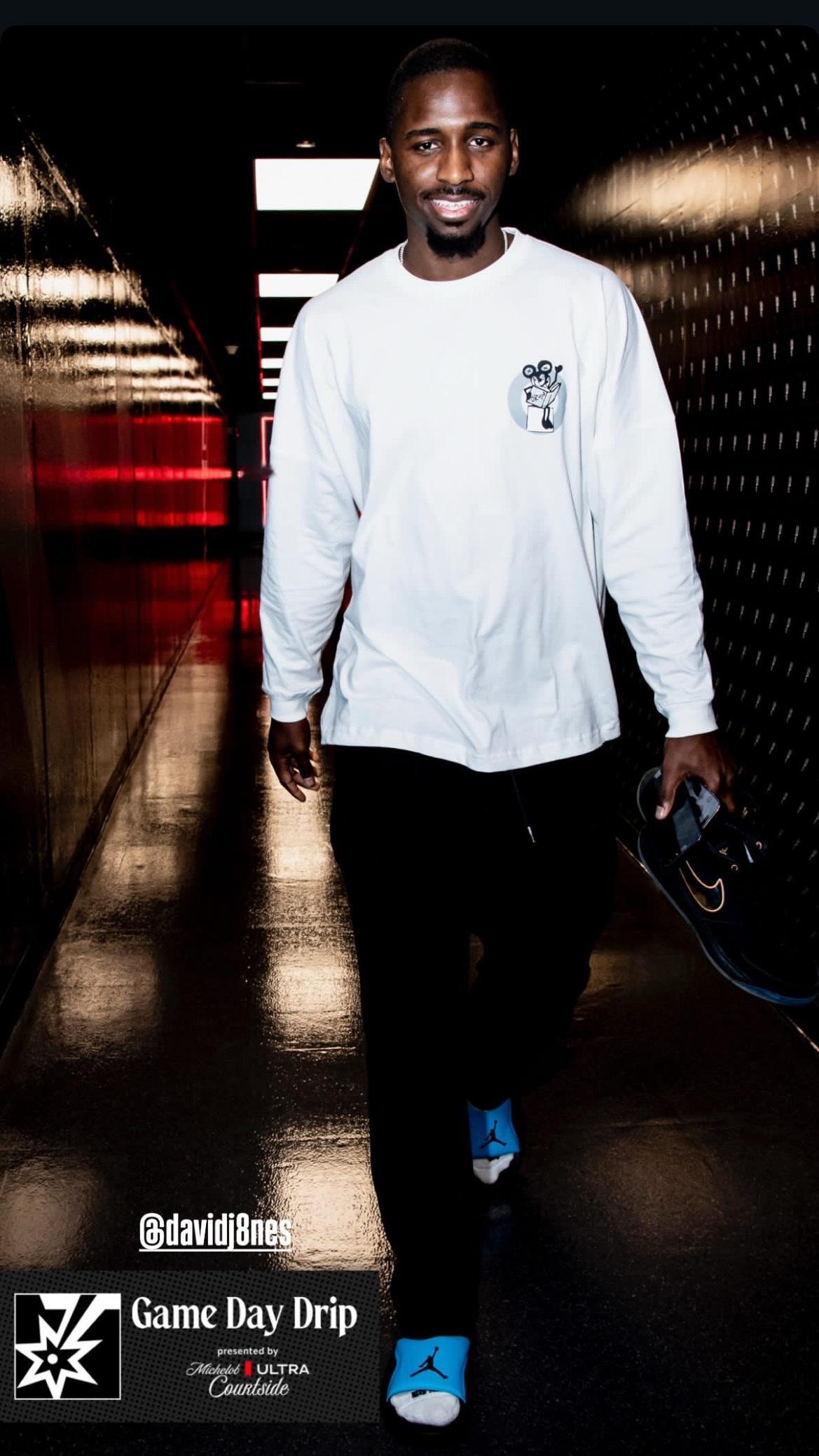 马刺球员上班照💼看来今天能看到加西亚了 ｜ ｜