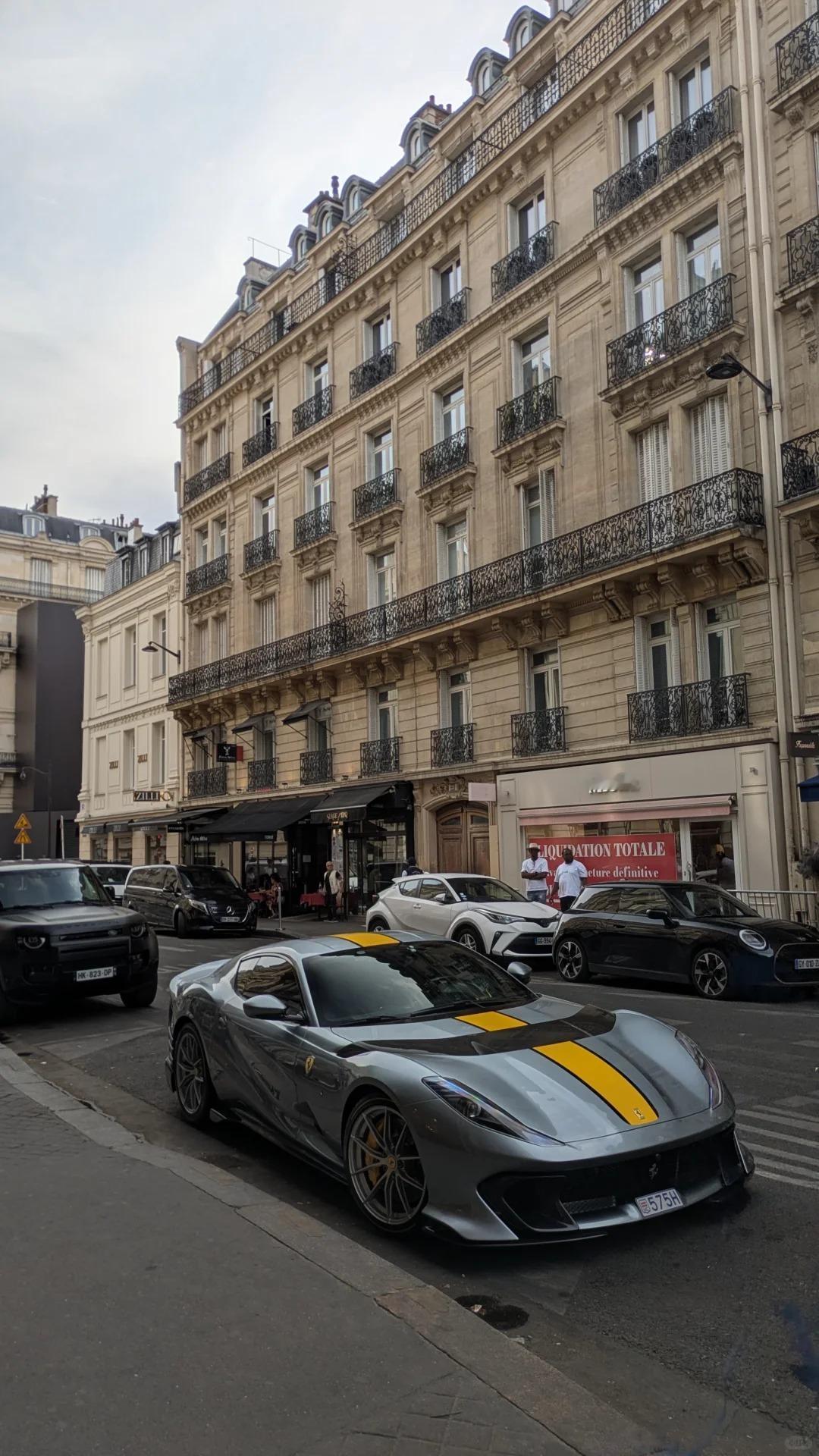早上好，Ferrari 812 Competizione经典配色绝美车片
