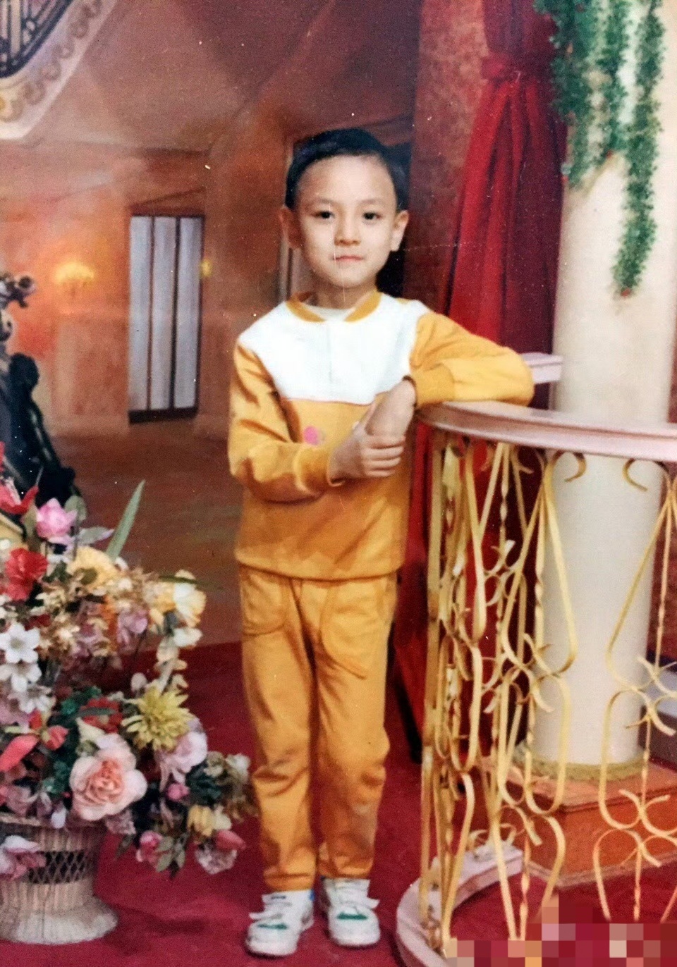 图一是大儿子小兔，图二是老公小时候，你们觉得像吗？ 