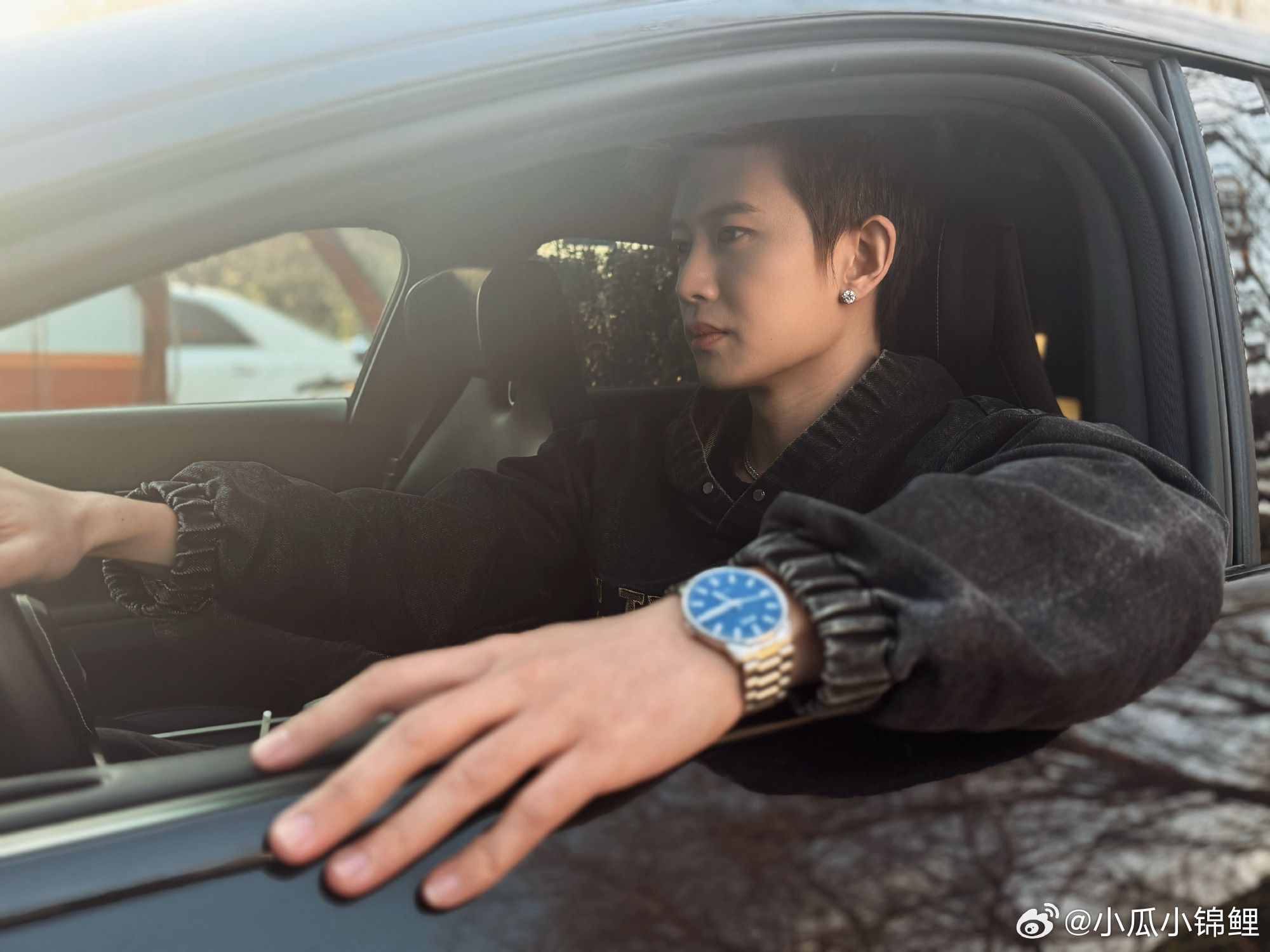 帅气的任嘉伦伦多多出来营业哇 