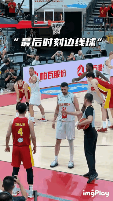 继伟这球发的太贼了，关键时刻发边线球声东击西，假装往右边看，出其不意发给左边杨晗