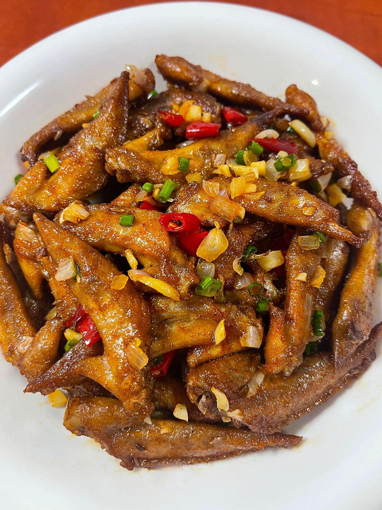 就是这个味！十年前在读书的城市吃过的小吃
巨巨巨香，馋的不行！拍照的这几分钟都吃