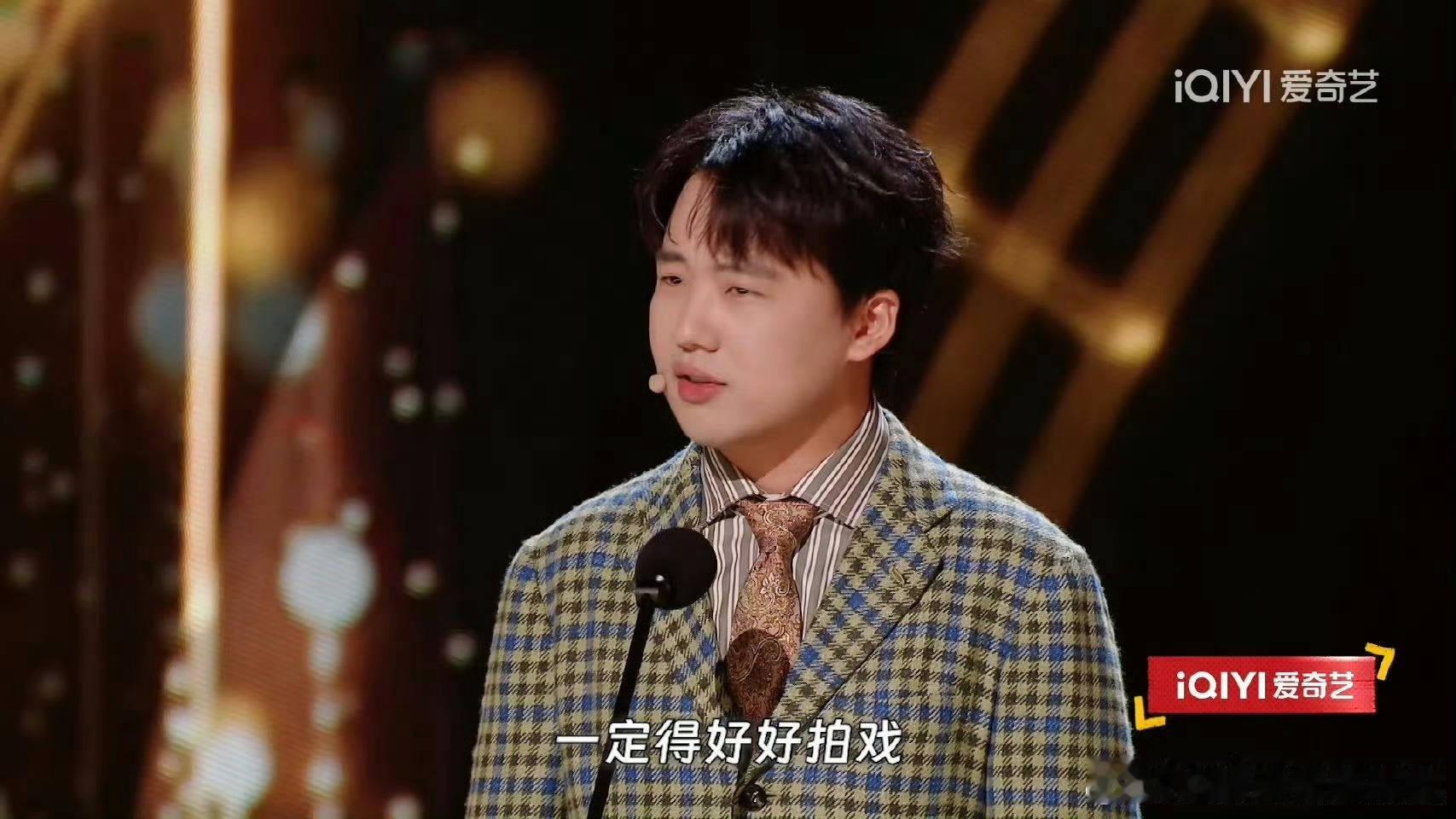 #郭麒麟转行拍戏的原因##庞博你不就想听我夸你漂亮# 从德云社走向大屏幕，不变的