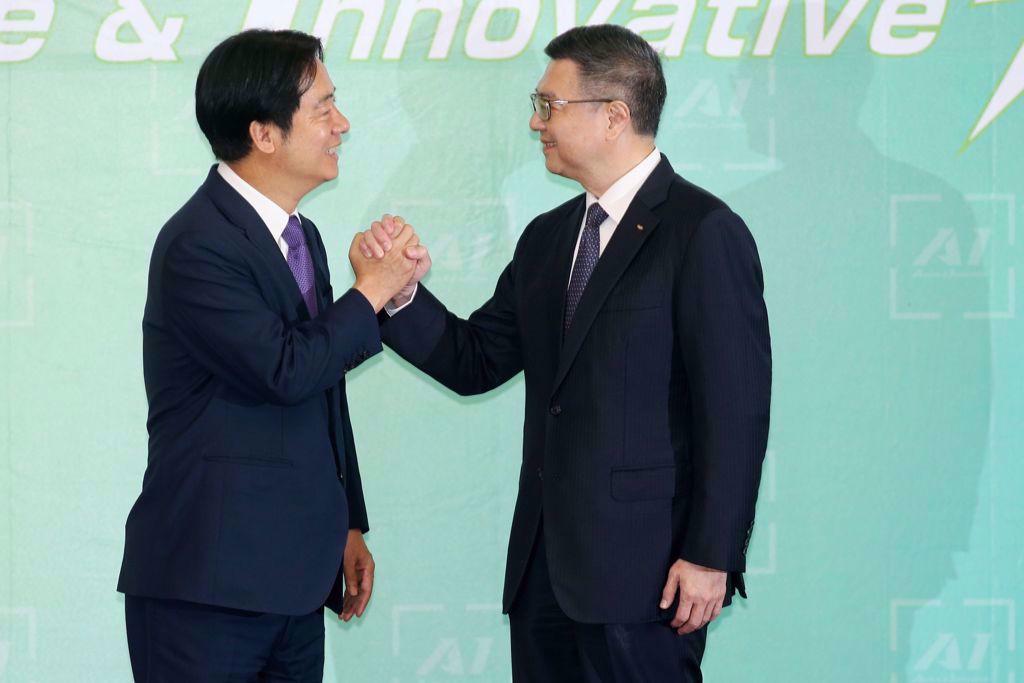 卓荣泰15日宣布不副署财划法，外界预期停砍公教年金案恐会成为下一个不副署的法案。