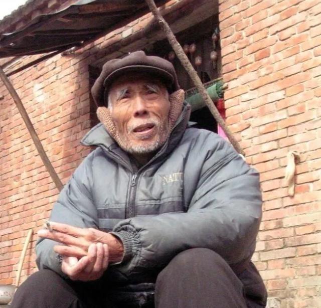 1949年，敌人让杨钦典，把白公馆剩下的19名地下党员全部杀了，这时，一个地下党