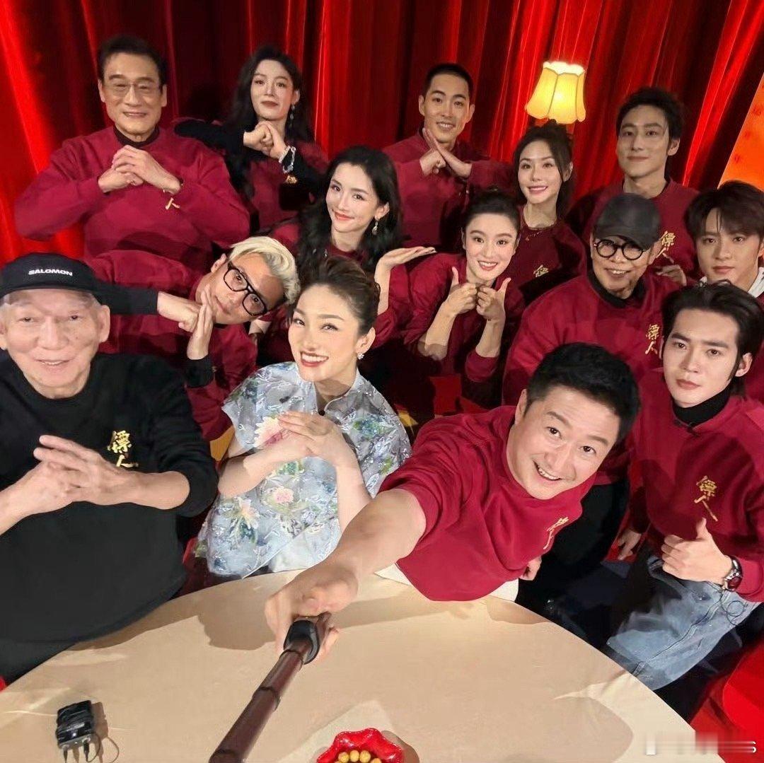 电影《镖人》剧组合照 