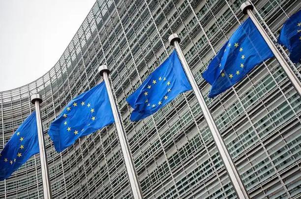 欧盟27国终于凑到一块儿了，还要把俄罗斯央行存在欧洲的资产无限期冻结起来，这事儿