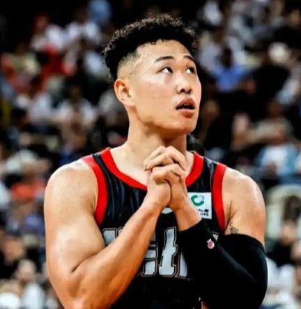 弗格正负值+40，贺希宁正负值-55，本轮比赛弗格和贺希宁几乎都创造了正负值记录
