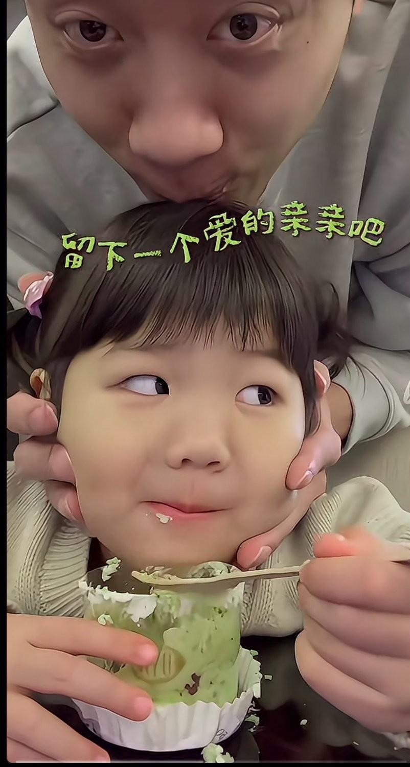 “甜蜜时刻，与宝贝共享爱的冰淇淋
许全面才是人生大赢家，有青梅竹马共同爱好的妻子