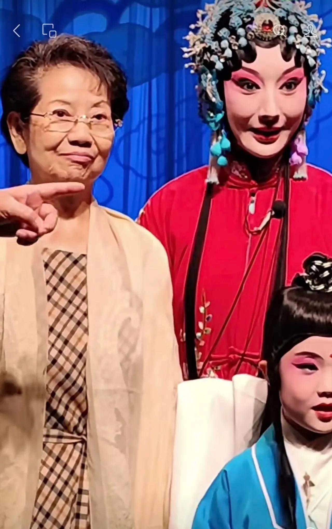 李维康唱戏开始的时间真的很早，79岁去世，可是唱戏的时间，竟然长达67年。很多人