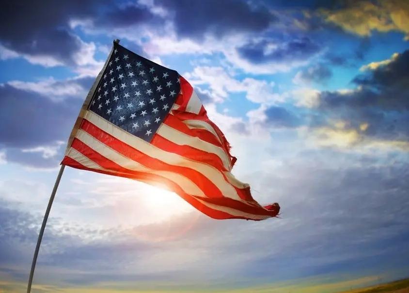 美国暂停“第三世界”国家移民后，将会发生三件事。
一、想移民美国的有钱人，会立刻