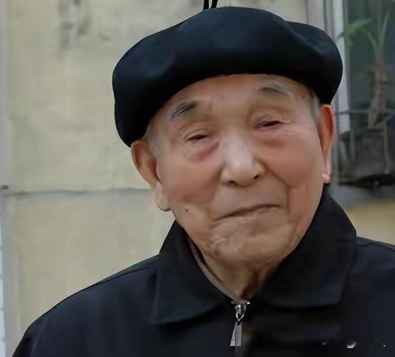 一位侵华日军逃兵，藏身中国长达72年，却干了件感动全中国人的事
 
一具一百零二