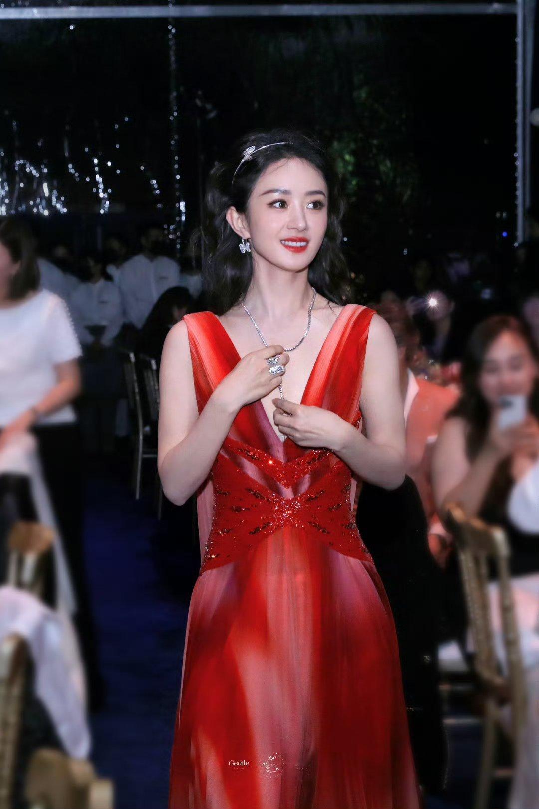 赵丽颖[超话] zly赵丽颖小城大事zly赵丽颖李秋萍少年就应该鲜花簇拥，看大海