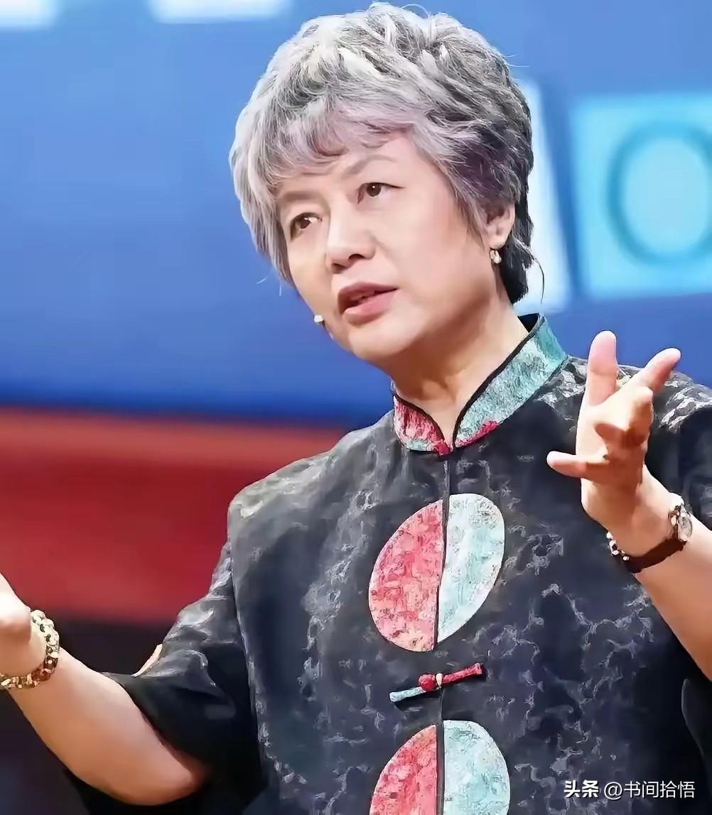 中国人民公安大学李玫瑾教授说：
“我宁可选择培养出一个稍显任性的女儿，也不愿逼迫