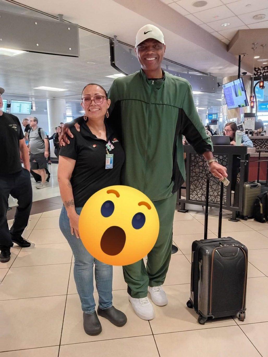 巴克利这是用司美格鲁肽之类的药了吗，现在瘦成这样了？？？新赛季篮不住NBA