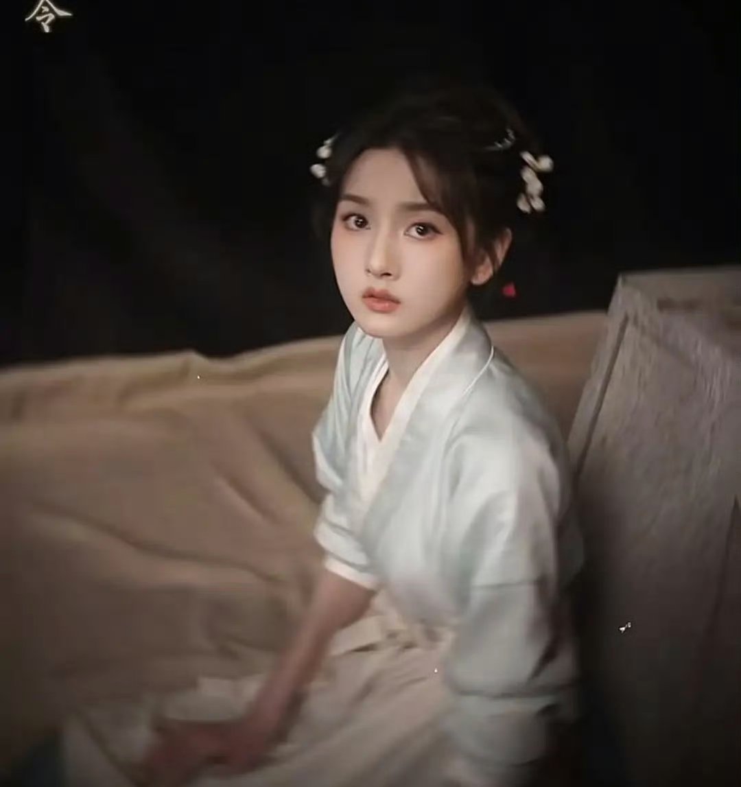 宋祖儿司宫令吴蒖蒖造型  造型师艾闻 ，做的好精致好小巧啊！ 