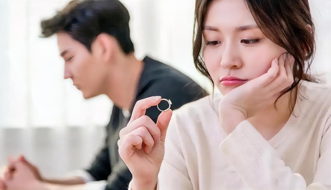 站在女性的视角告诉你，夫妻越过越累的底层逻辑

和某些人生活在一起，真的太累了。