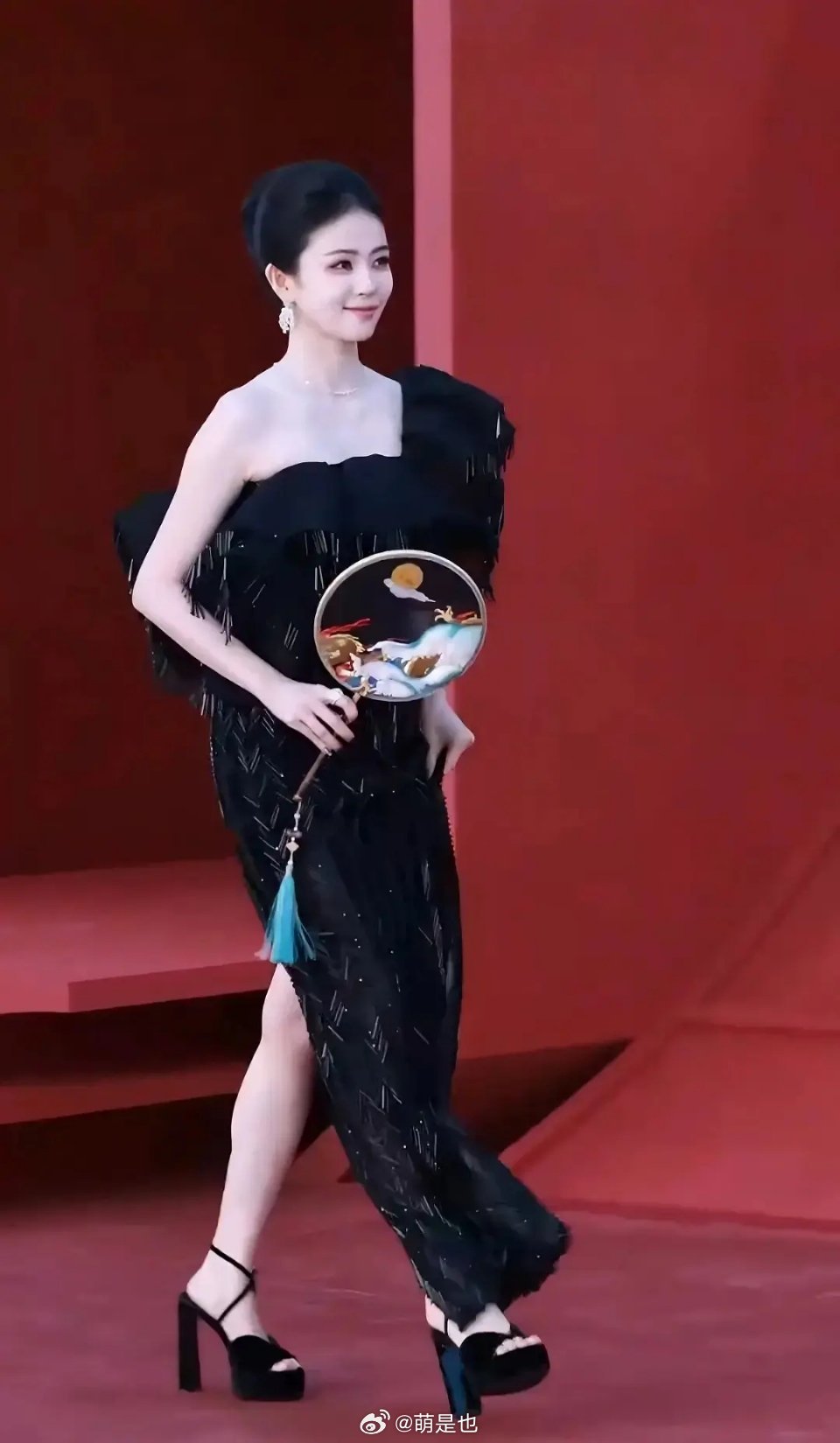 白鹿明明不胖，为什么老是给人一种很敦实的感觉 ​​​