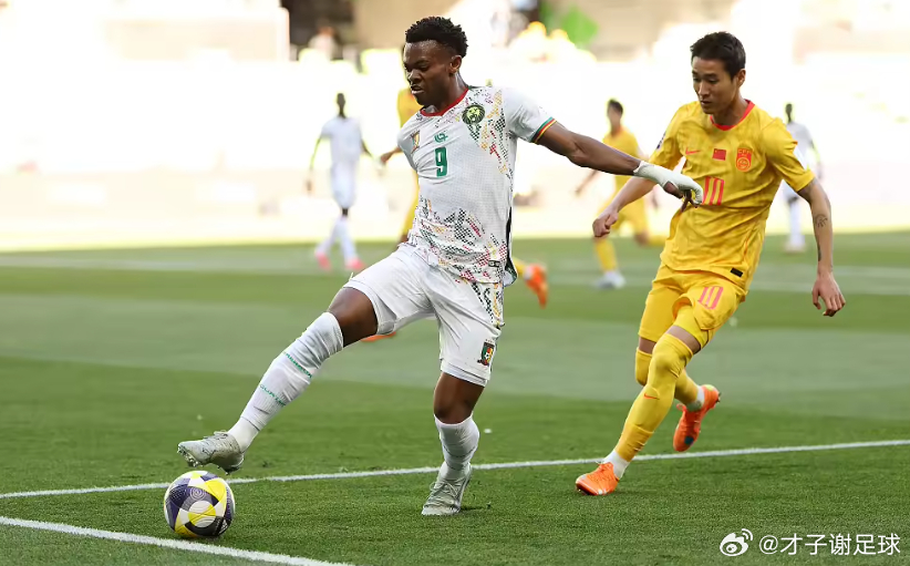 FIFA系列赛澳大利亚站第二轮，国足对阵世界排名第45位的喀麦隆。上半场比赛结束
