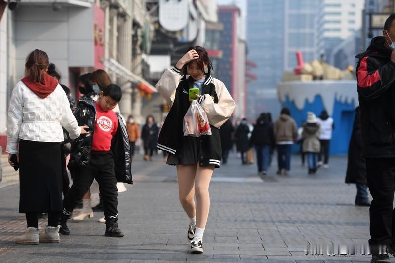 女子穿“光腿神器”闷出阴道炎 “光腿神器”虽美，但隐患不少。26岁的办公室前台李