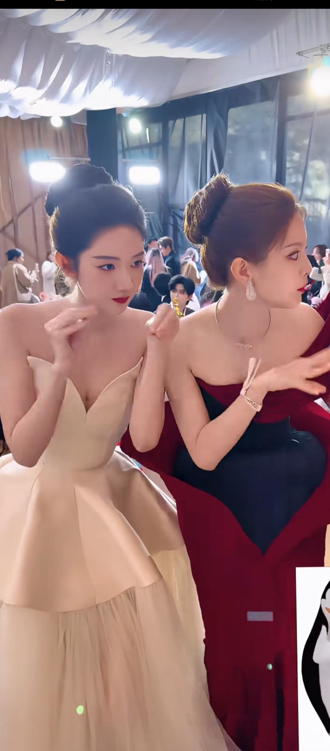 红妆美人坐，笑语闹新春。