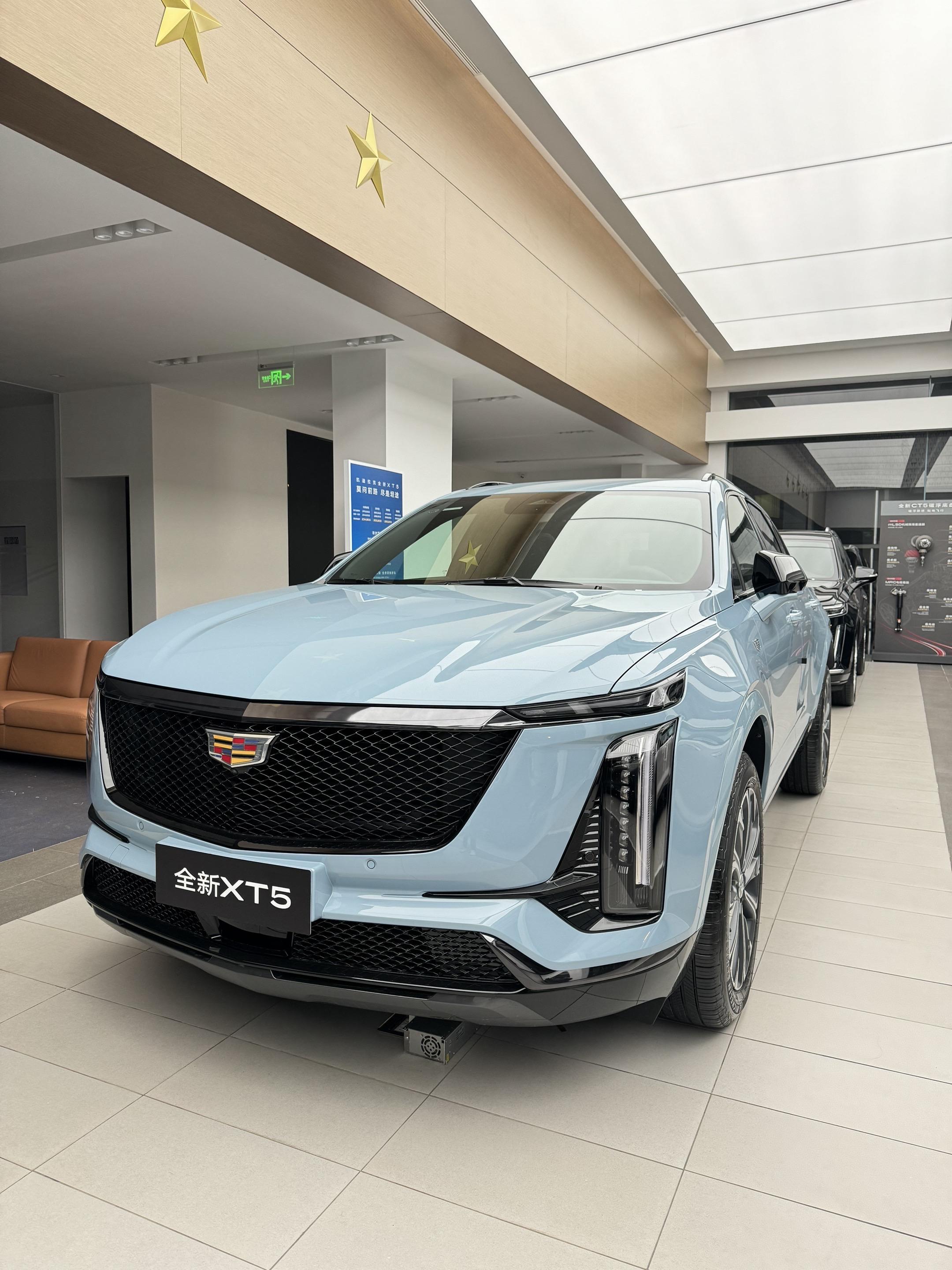 赛里木湖你都没去过？白活了！全新凯迪拉克XT5，赛里木蓝全新配色等您品鉴！