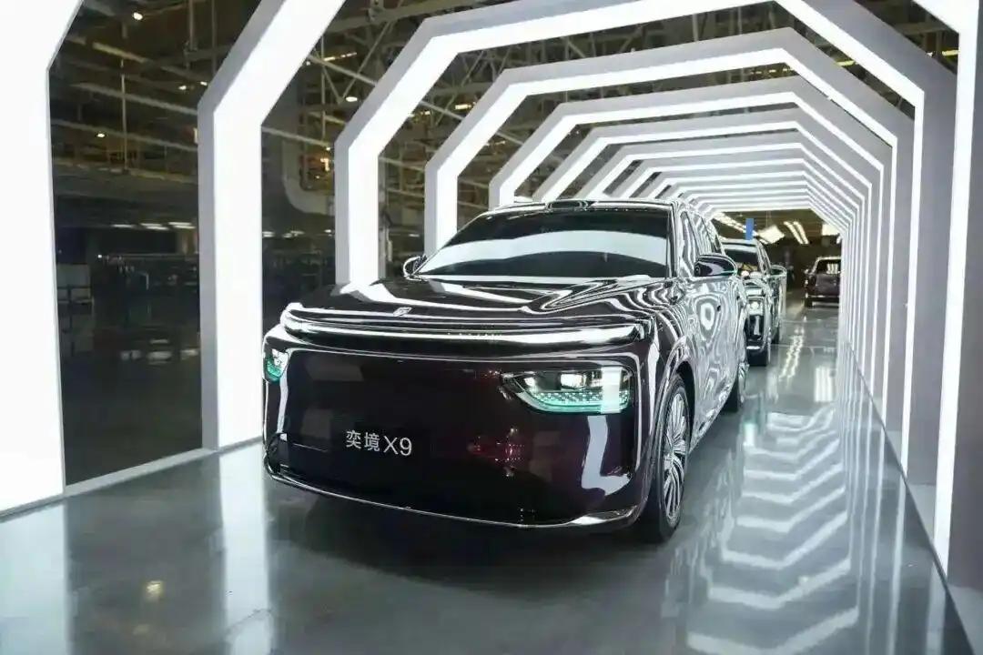 从“看车”到“看链”
一个专区摊开的产业家底

进入整车馆，奕境X9、捷达M6、