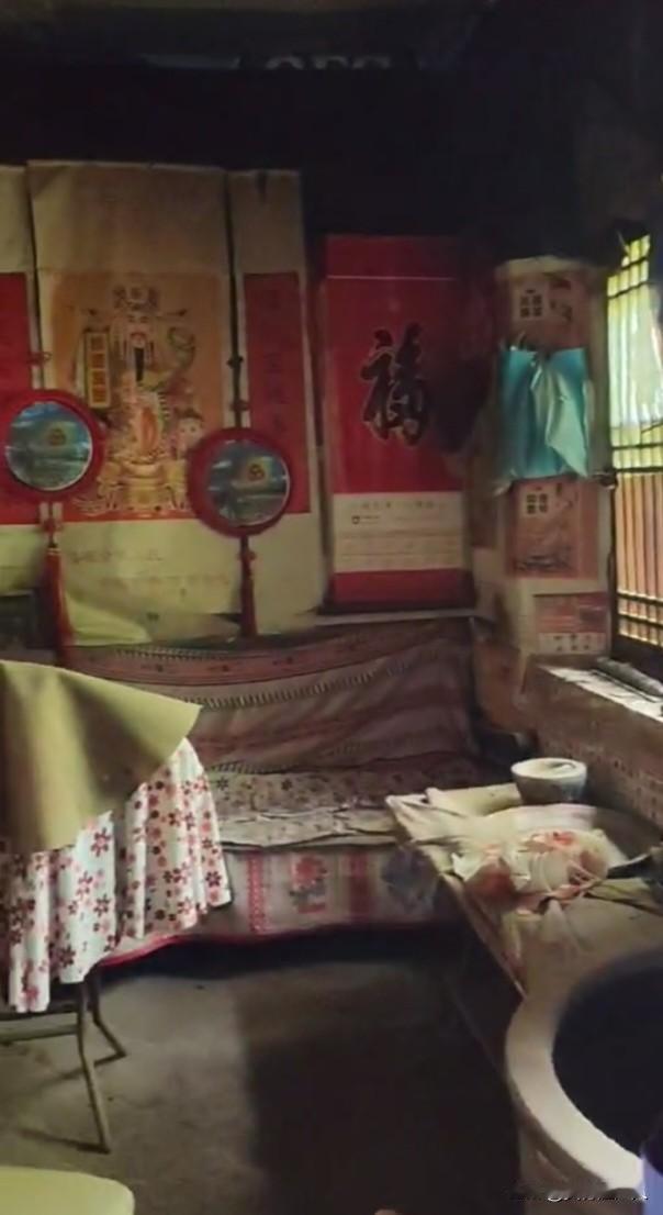 重阳节过后，我的一位发小，回到老家看他的老房子，在我家待了6个多小时回城了，这位