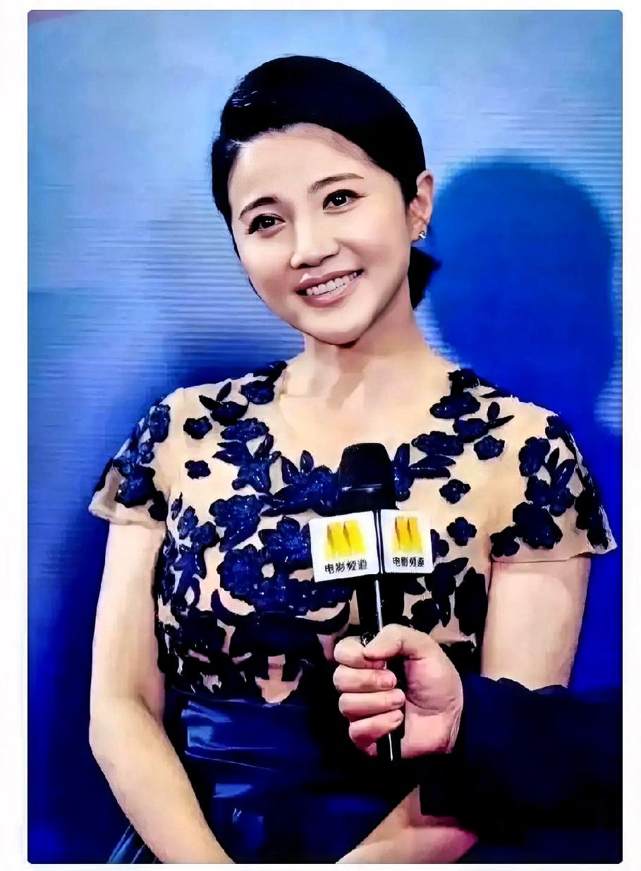 颜丙燕啊颜丙燕
你糊涂啊
本来你喜欢谁跟谁在一起是你的事，可是你作为公共人物，大
