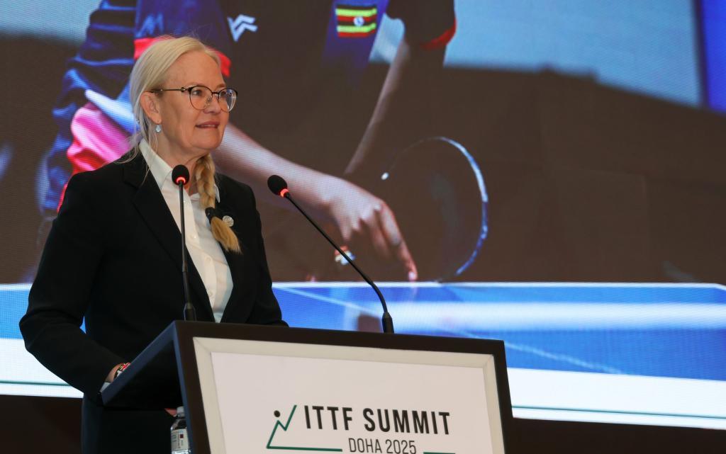 原来我们都错怪王励勤了，
伦敦世乒赛之所以没有樊振东，
并不是东哥主动放弃，
而