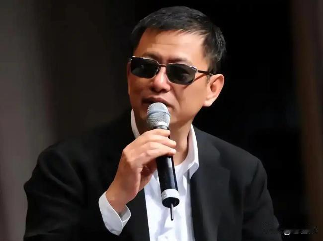 真没想到，就几条录音，竟然瞬间把曾经高高在上的大导演王家卫从神坛上拽了下来。曾几